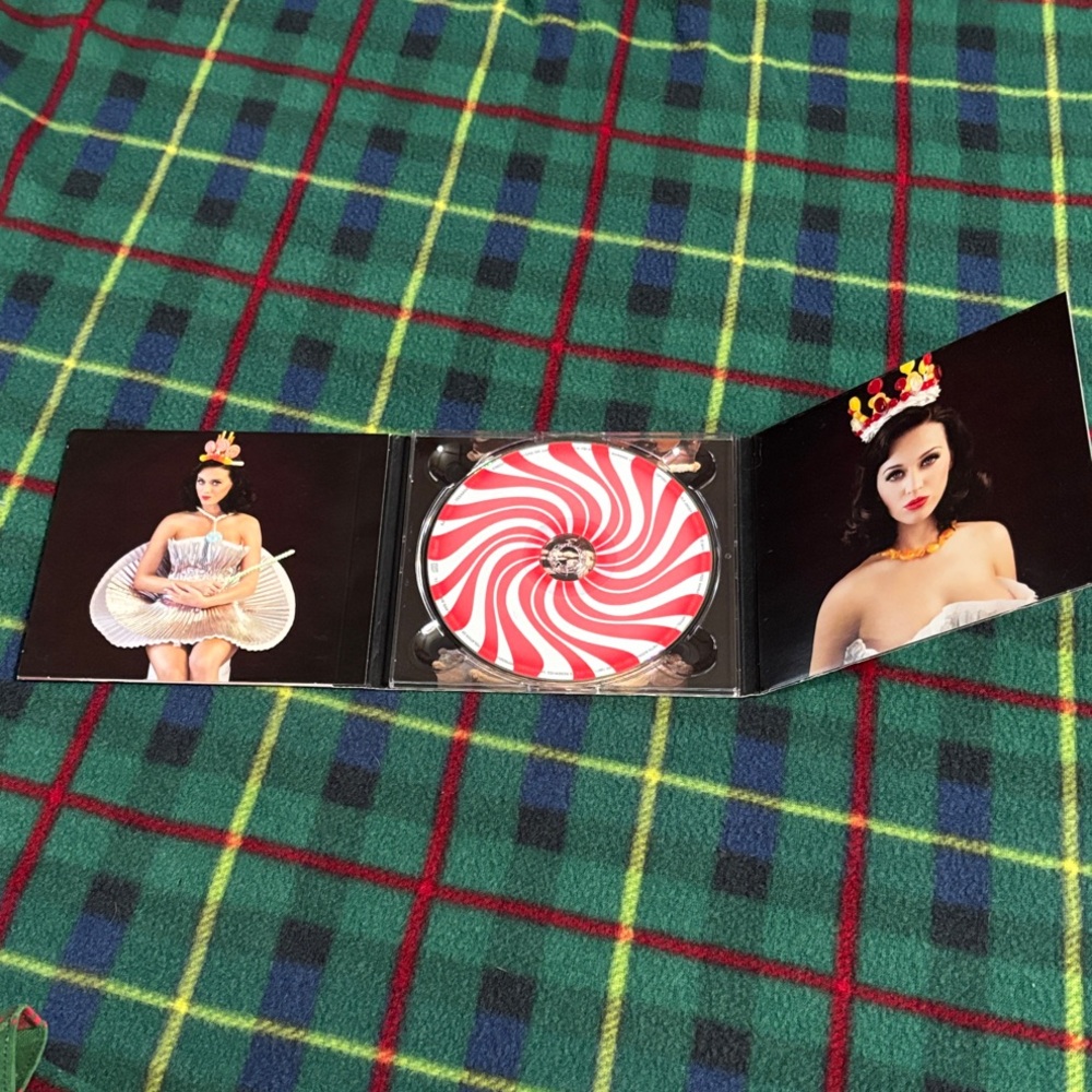 Katy Perry CD - Picture 3 of 4